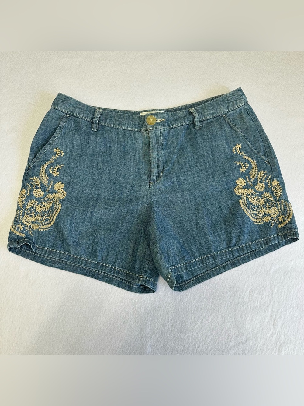 Liz Claiborne Womens Embroidered Denim Classic Shorts Chambray Boho Sz 6 Coastal